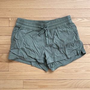 Vineyard Vines Pull On Shorts